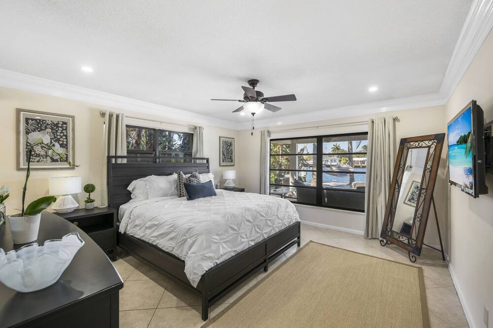 Photo of Bedroom in Santa Barbara Estates
