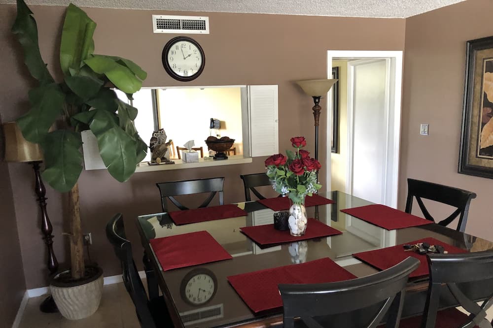 Photo of Livingroom in Island Estate