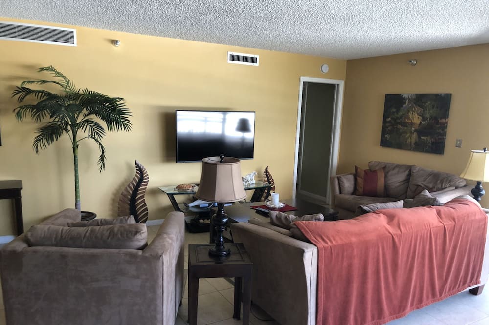 Photo of Patio Balcony in Island Estate