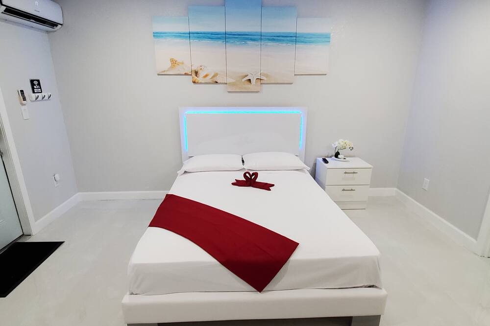Photo of Bedroom in West Hollywood