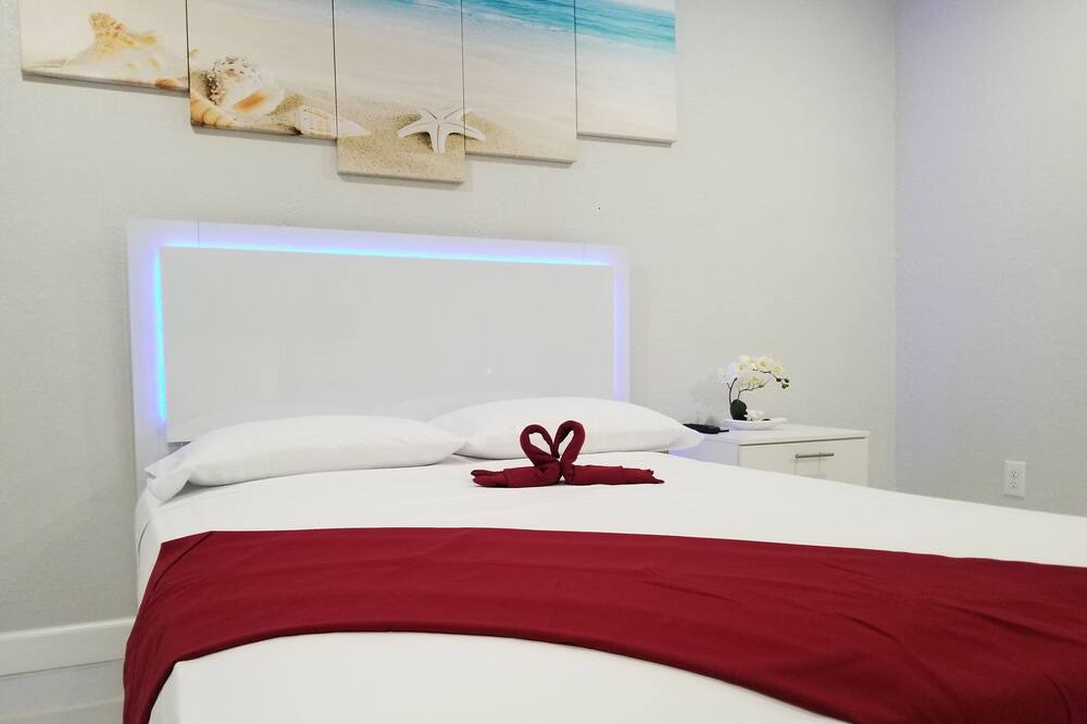 Photo of Bedroom in West Hollywood