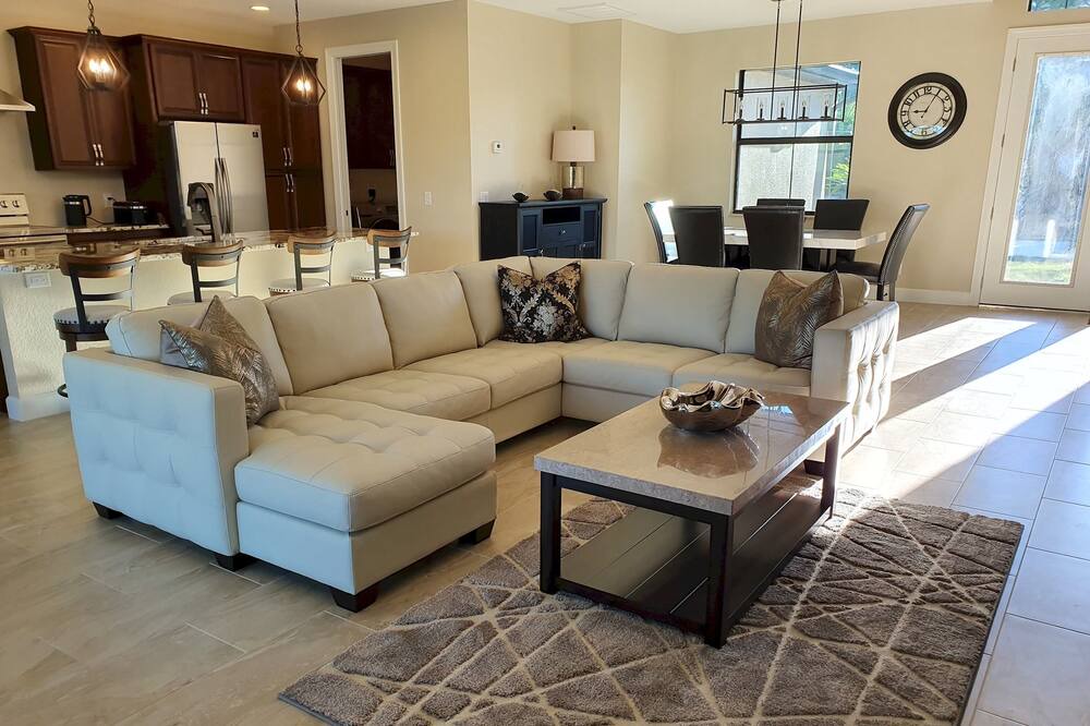 Photo of Livingroom in South Gulf Cove