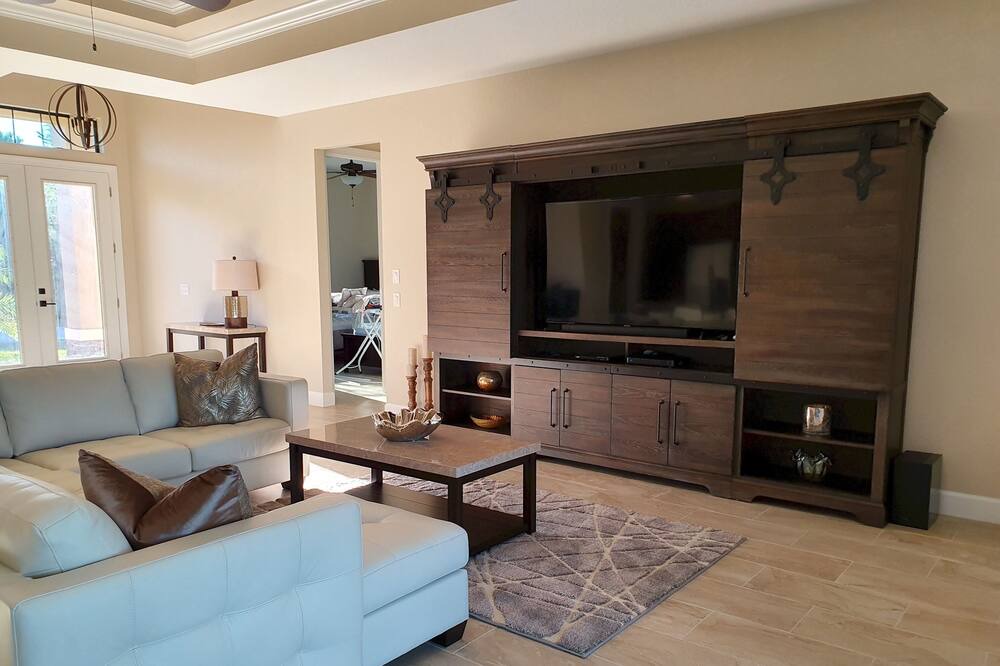 Photo of Livingroom in South Gulf Cove