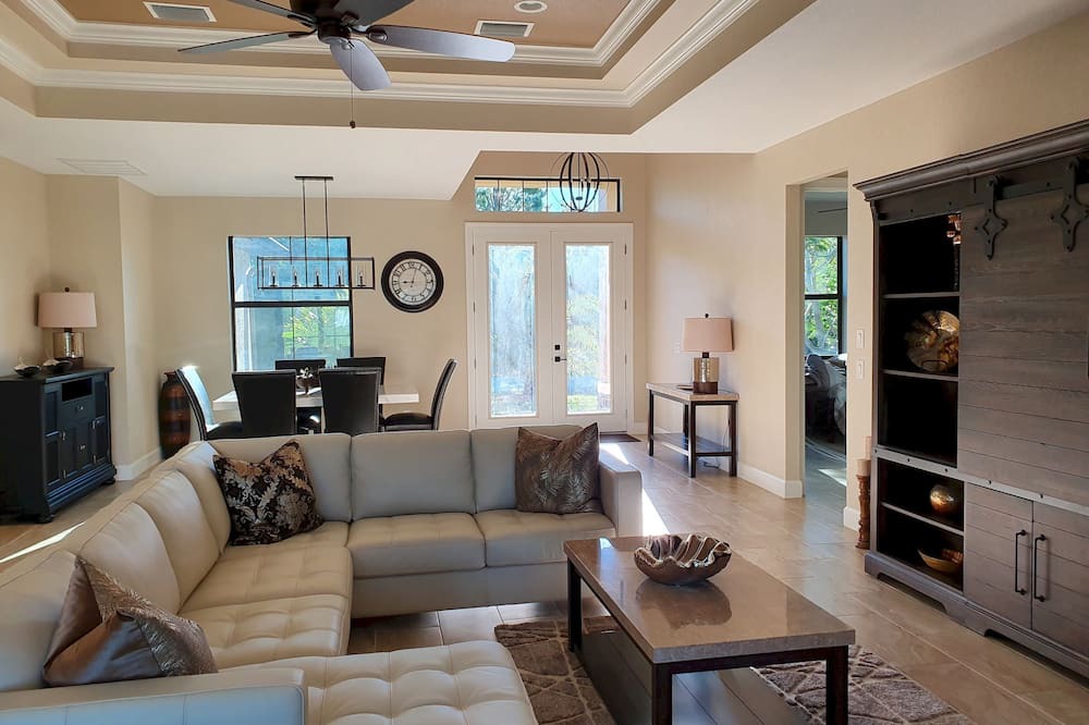 Photo of Livingroom in South Gulf Cove
