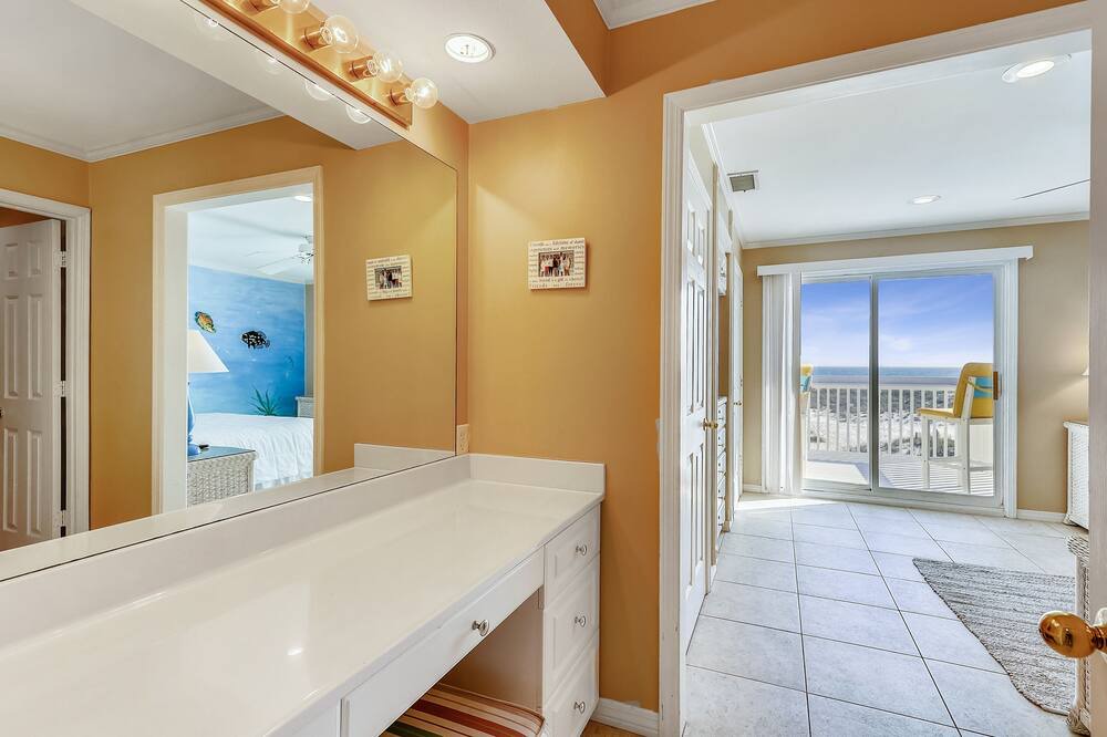 Photo of Bathroom in Holiday Isle
