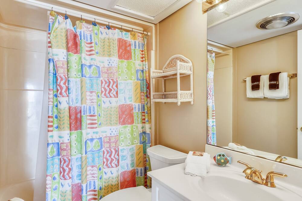 Photo of Bathroom in Holiday Isle