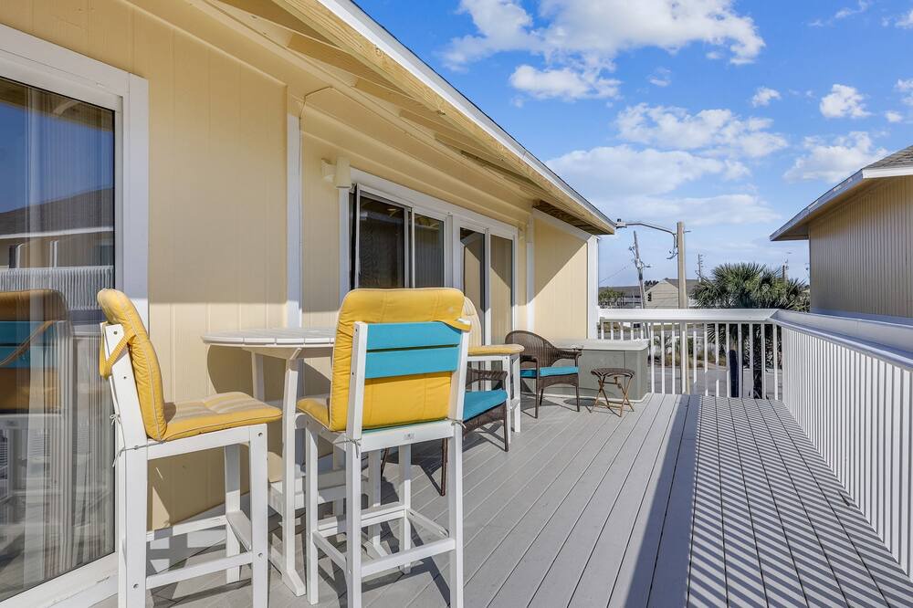 Photo of Patio Balcony in Holiday Isle
