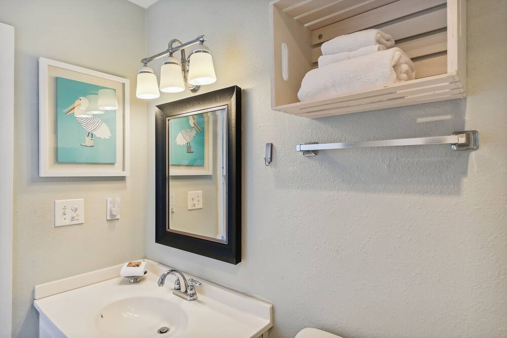 Photo of Bathroom in Holiday Isle