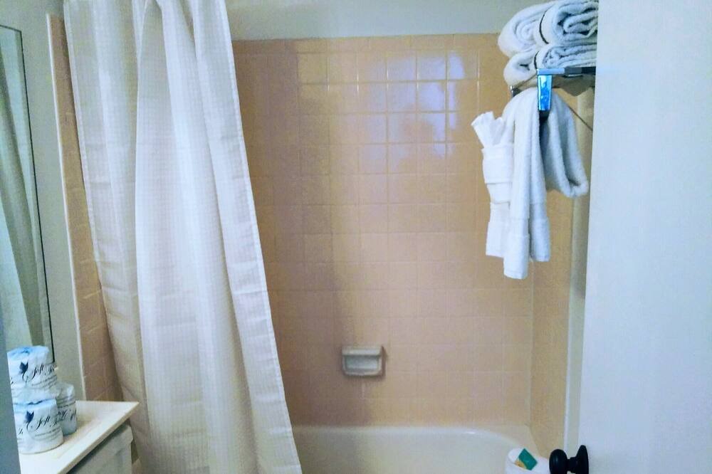 Photo of Bathroom in Bostwick Park