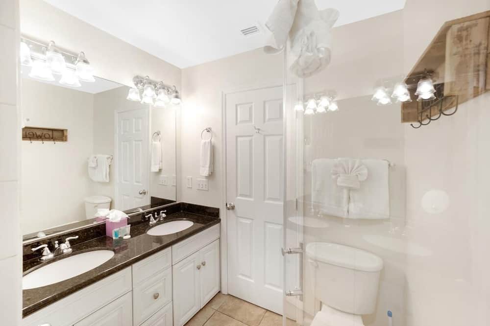 Photo of Bathroom in Marathon