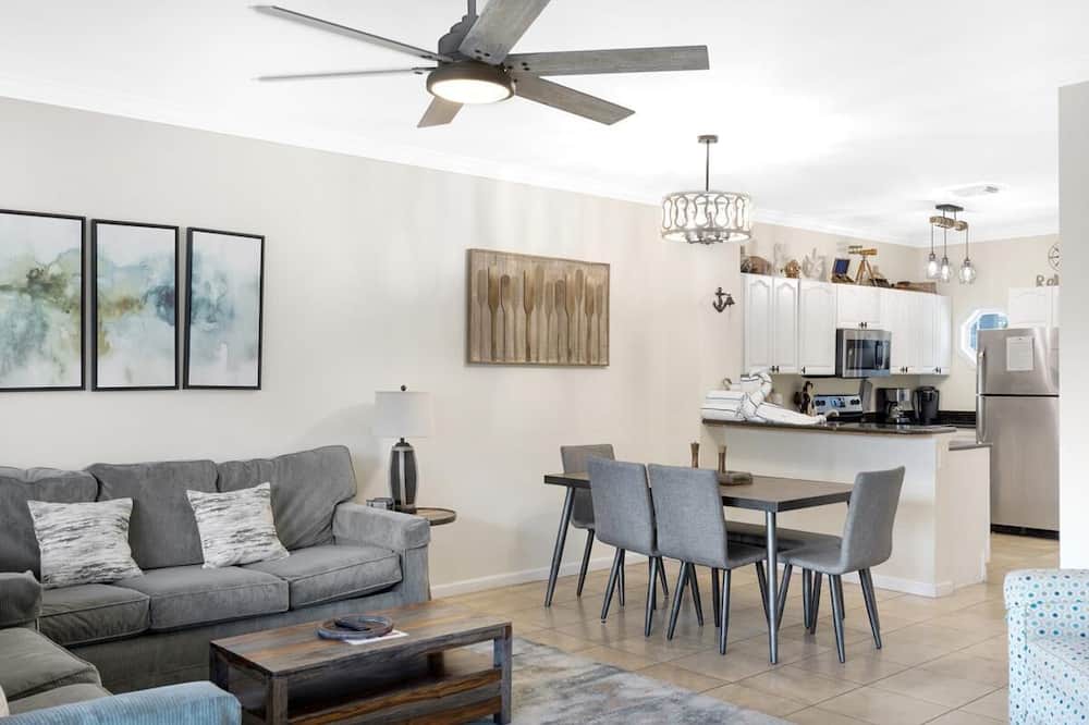 Photo of Livingroom in Marathon
