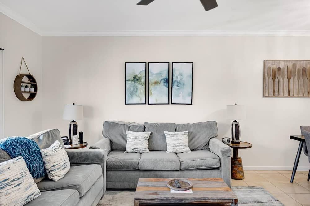 Photo of Livingroom in Marathon