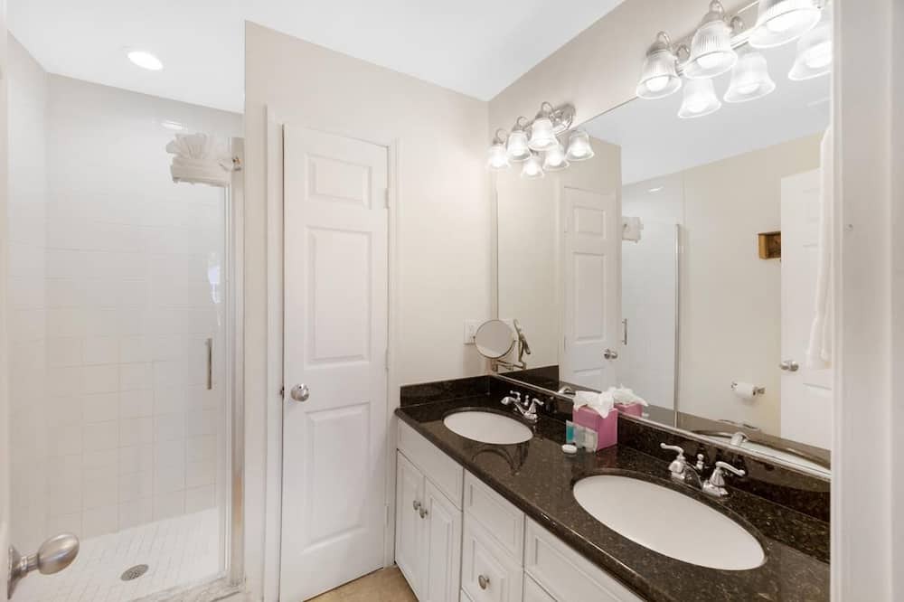 Photo of Bathroom in Marathon