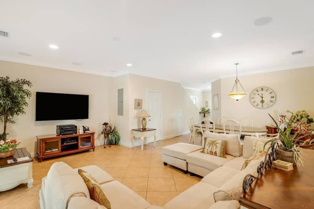 Photo of Livingroom in Marathon