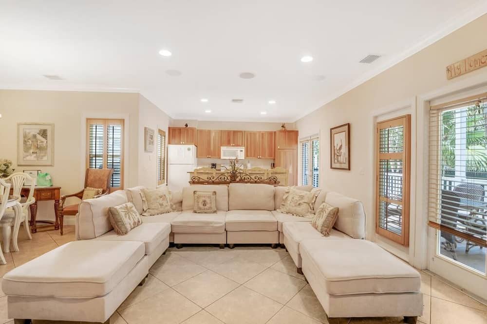 Photo of Livingroom in Marathon