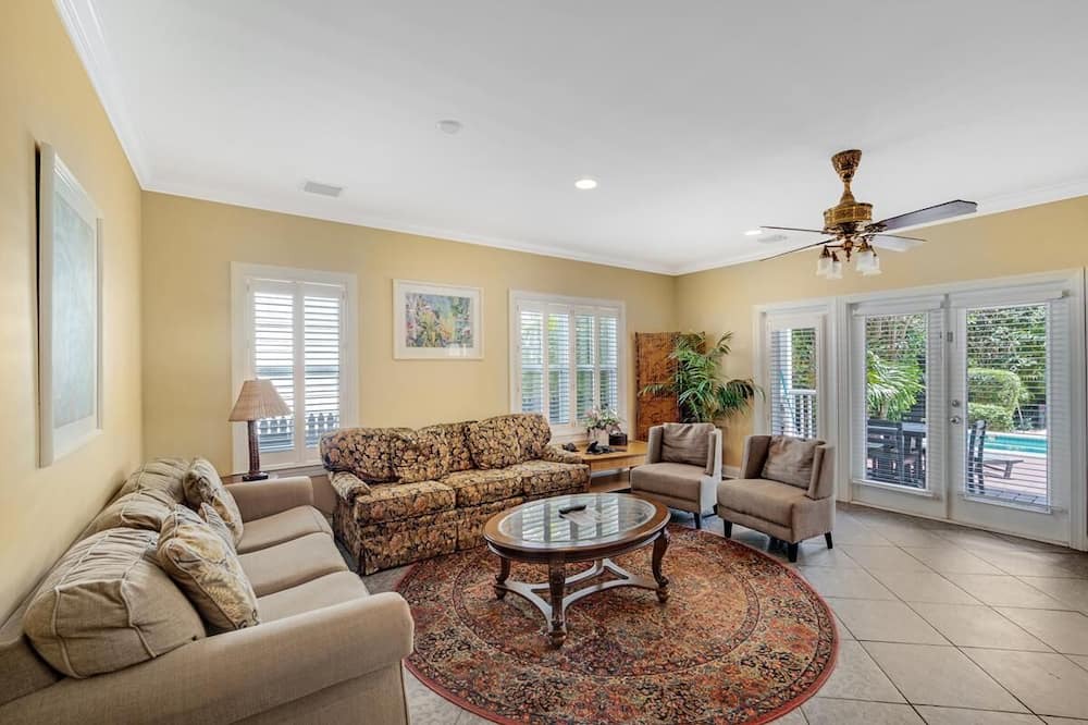Photo of Livingroom in Marathon