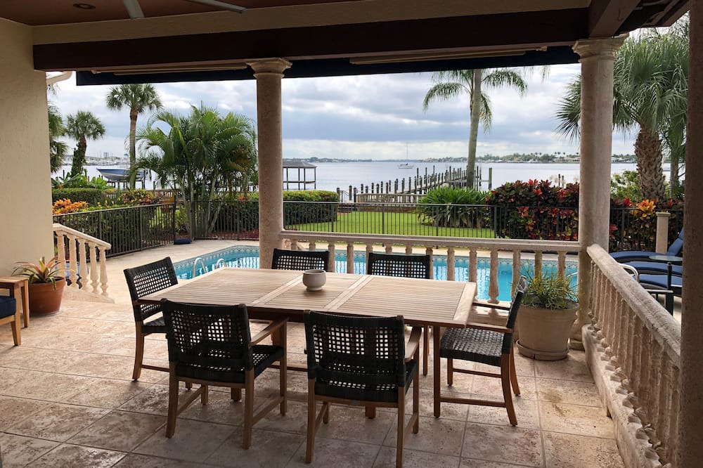 Photo of Patio Balcony in North River Shores