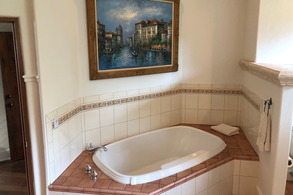 Photo of Bathroom in North River Shores