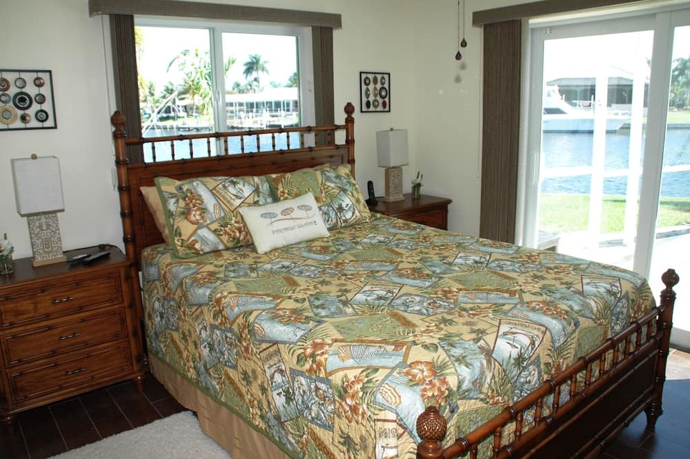 Photo of Bedroom in Yacht Club