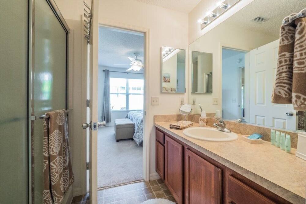 Photo of Bathroom in Duval