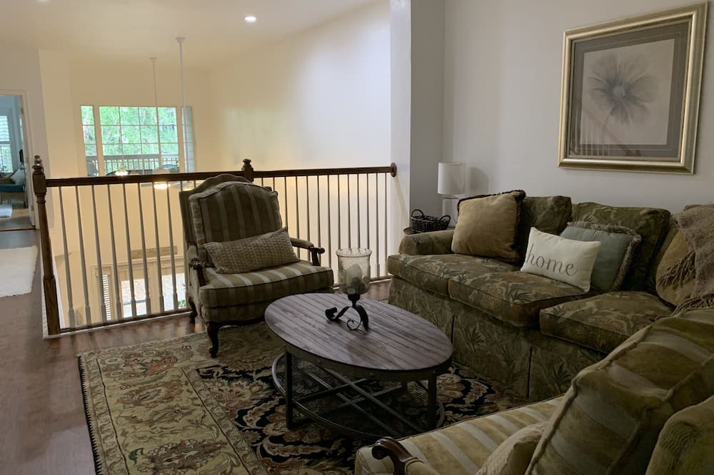 Photo of Livingroom in Gainesville