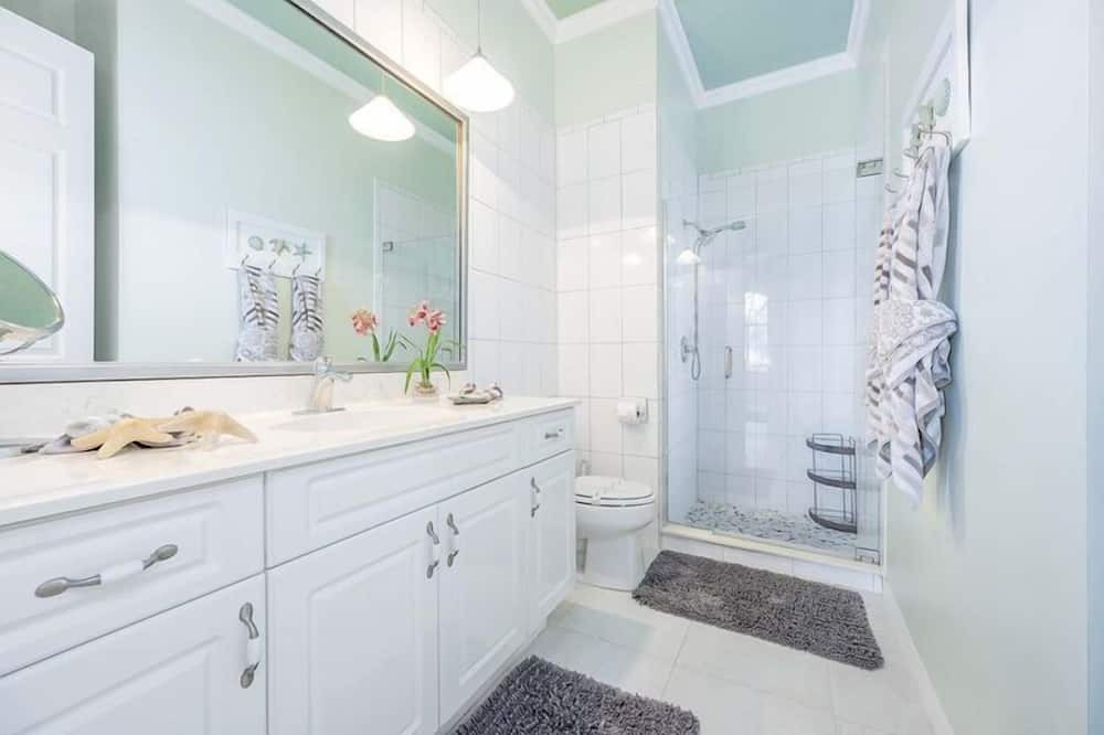 Photo of Bathroom in Caloosahatchee