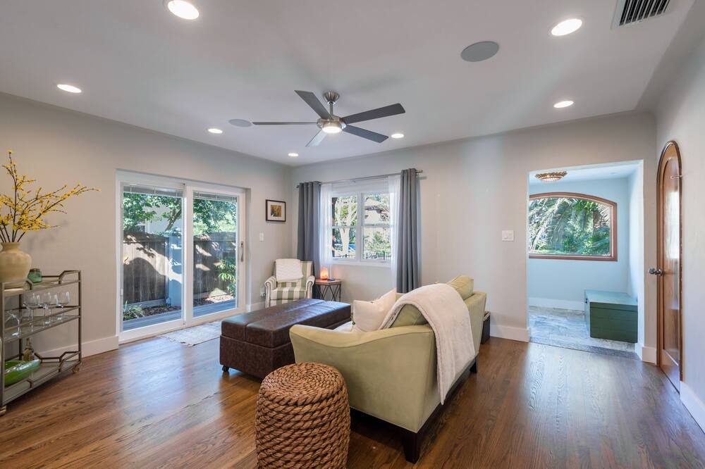 Photo of Livingroom in Historic Old Northeast