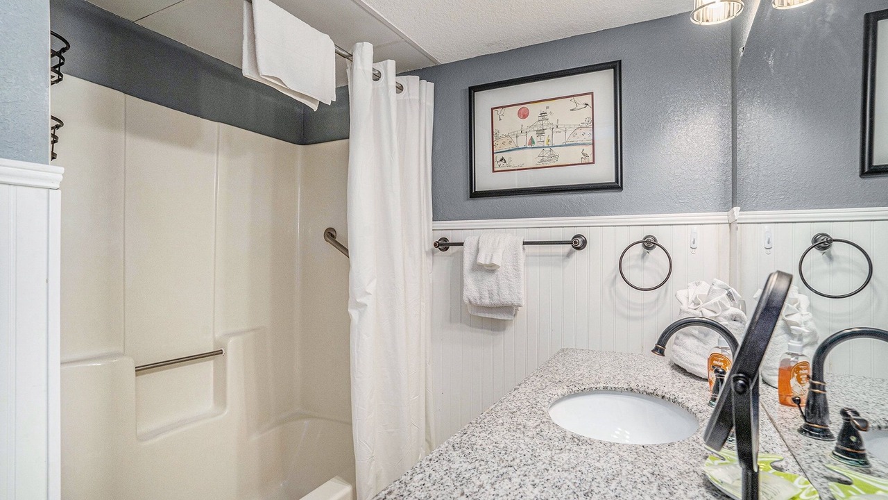 Photo of Bathroom in Garden City