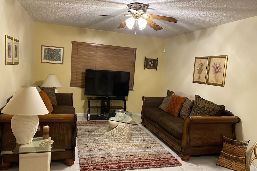 Photo of Livingroom in Cooper City