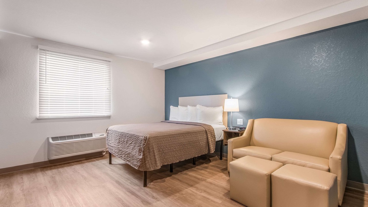 Photo of Bedroom in Ludlam