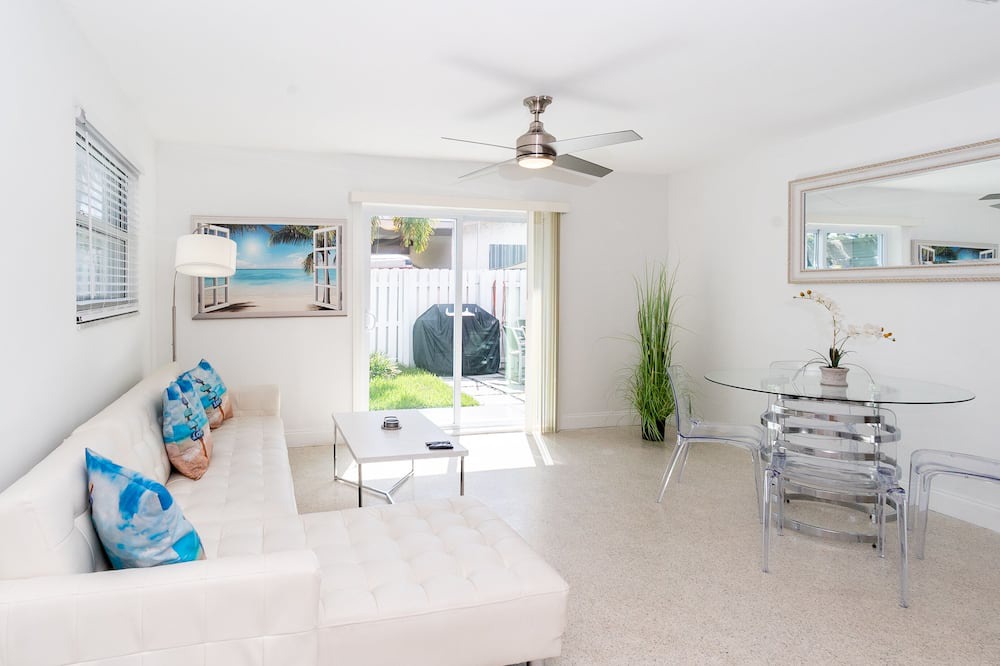 Photo of Livingroom in Melaleuca Gardens