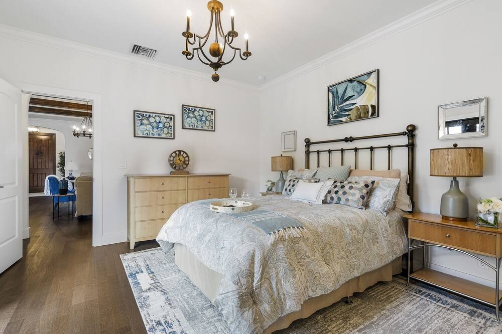 Photo of Bedroom in Old Northwood Historic District