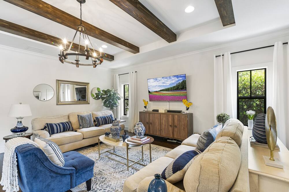 Photo of Livingroom in Old Northwood Historic District