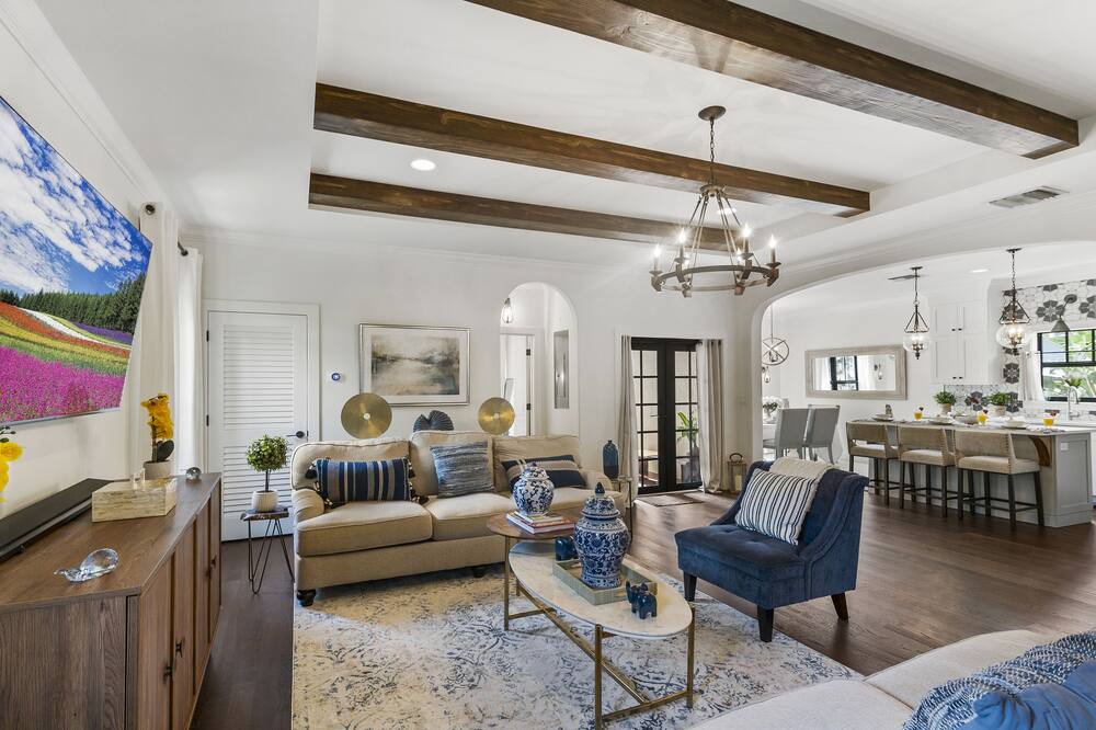 Photo of Livingroom in Old Northwood Historic District