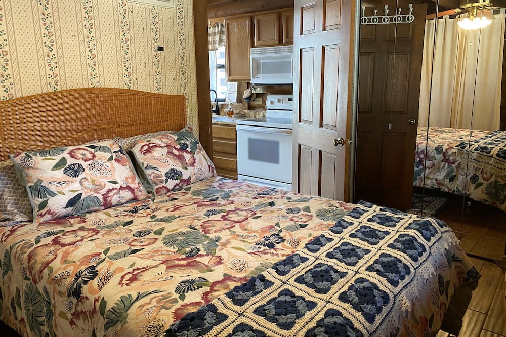 Photo of Bedroom in Okeechobee