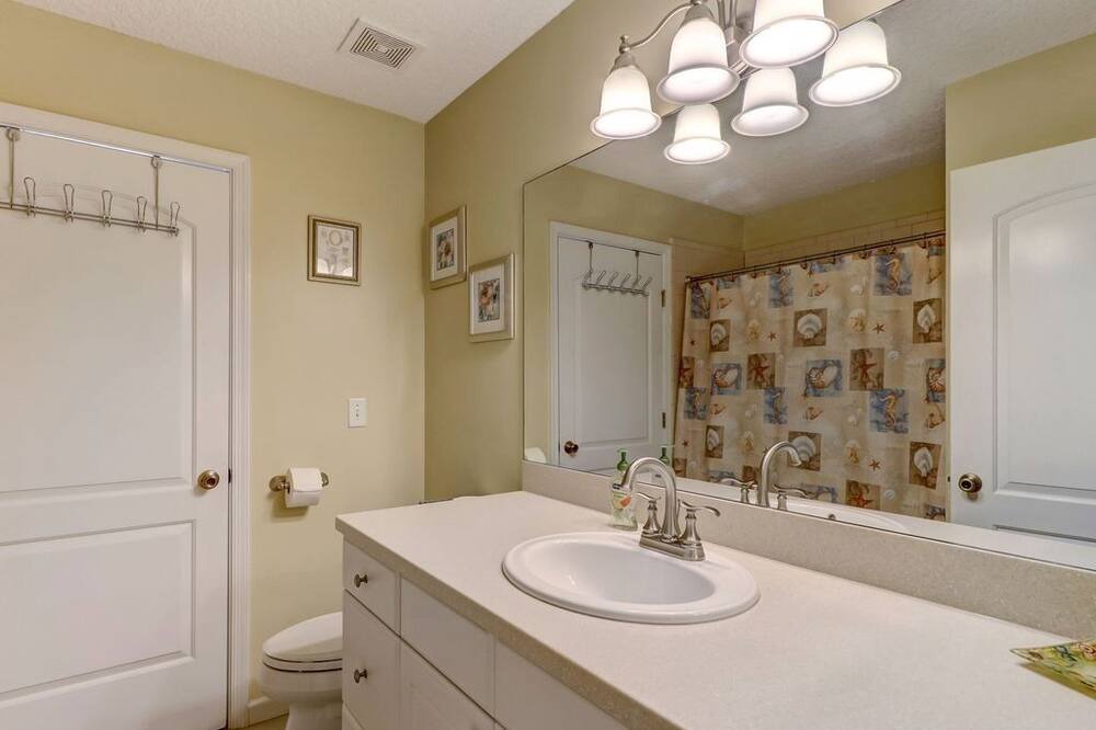 Photo of Bathroom in Fernandina Beach