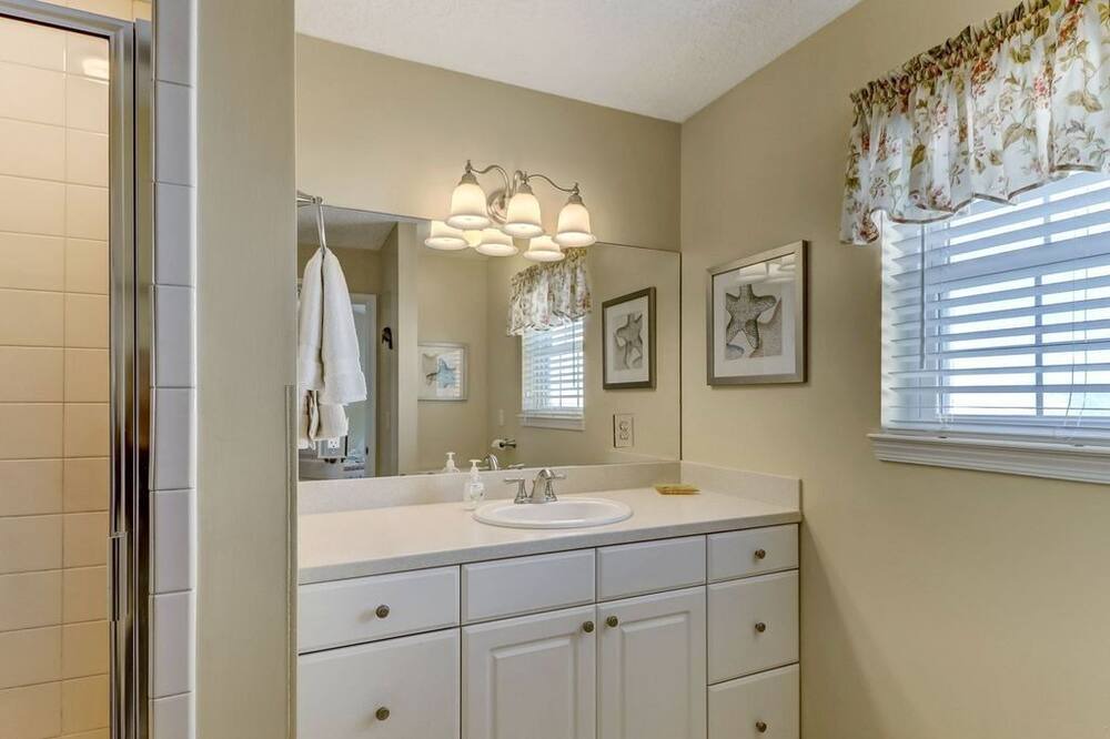 Photo of Bathroom in Fernandina Beach