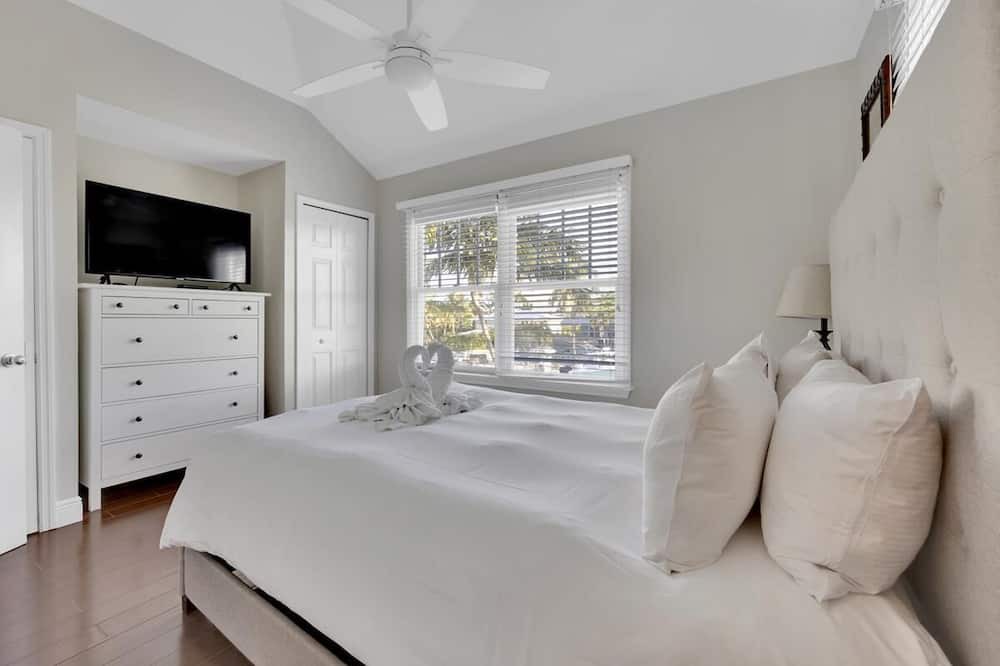 Photo of Bedroom in Marathon