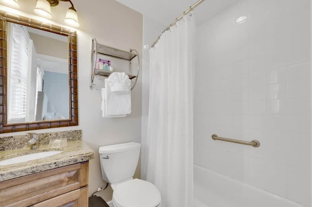 Photo of Bathroom in Marathon