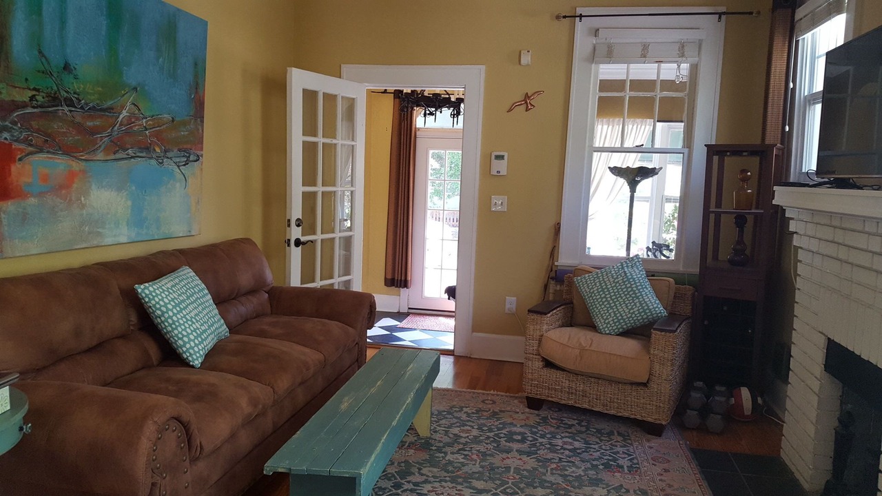 Photo of Livingroom in Historic Old Northeast