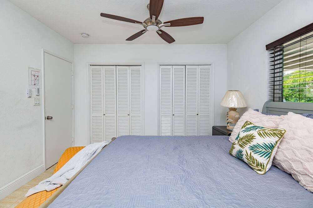 Photo of Bedroom in Lake Estates