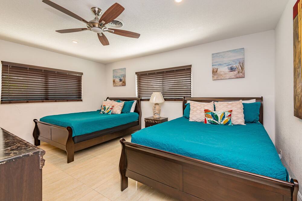 Photo of Bedroom in Lake Estates