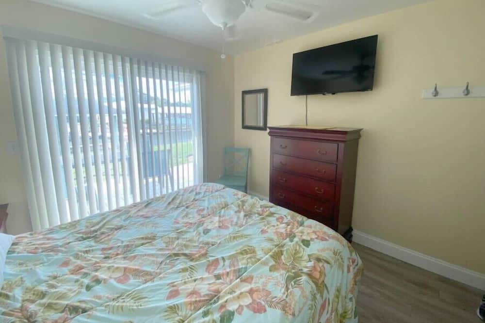 Photo of Bedroom in Mid Island