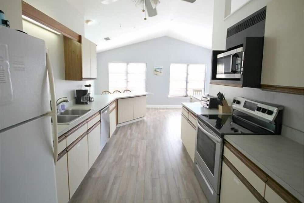 Photo of Kitchen in Mid Island