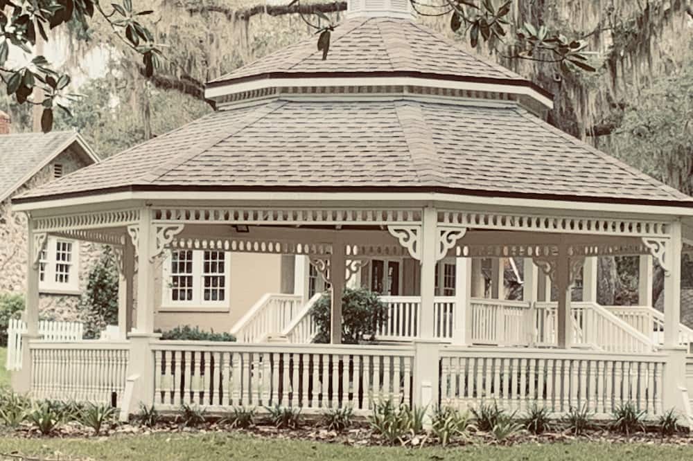 Photo of Outdoor in McIntosh