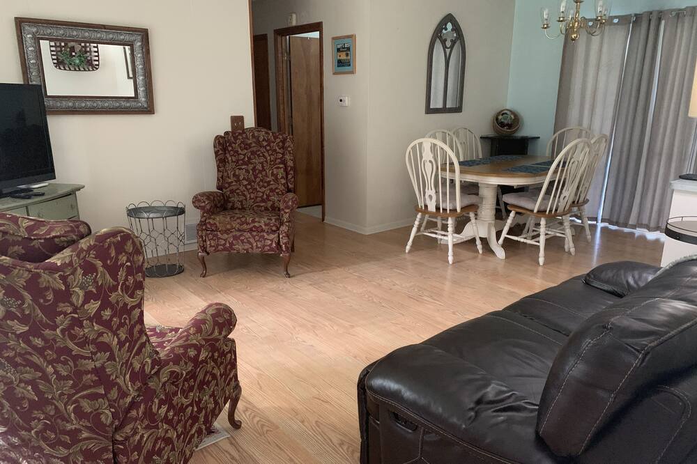 Photo of Livingroom in McIntosh