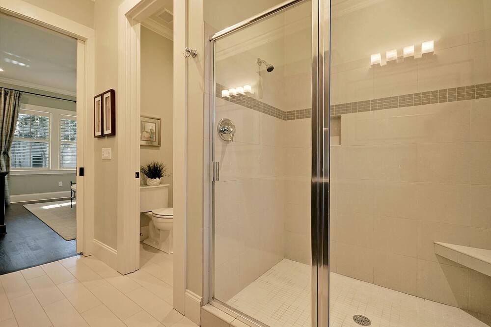 Photo of Bathroom in Vanderhorst Plantation