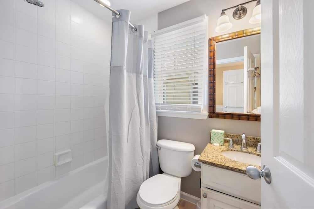 Photo of Bathroom in Marathon