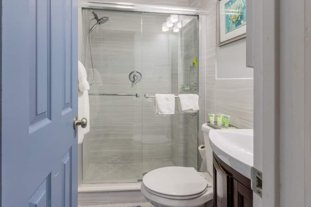 Photo of Bathroom in El Portal
