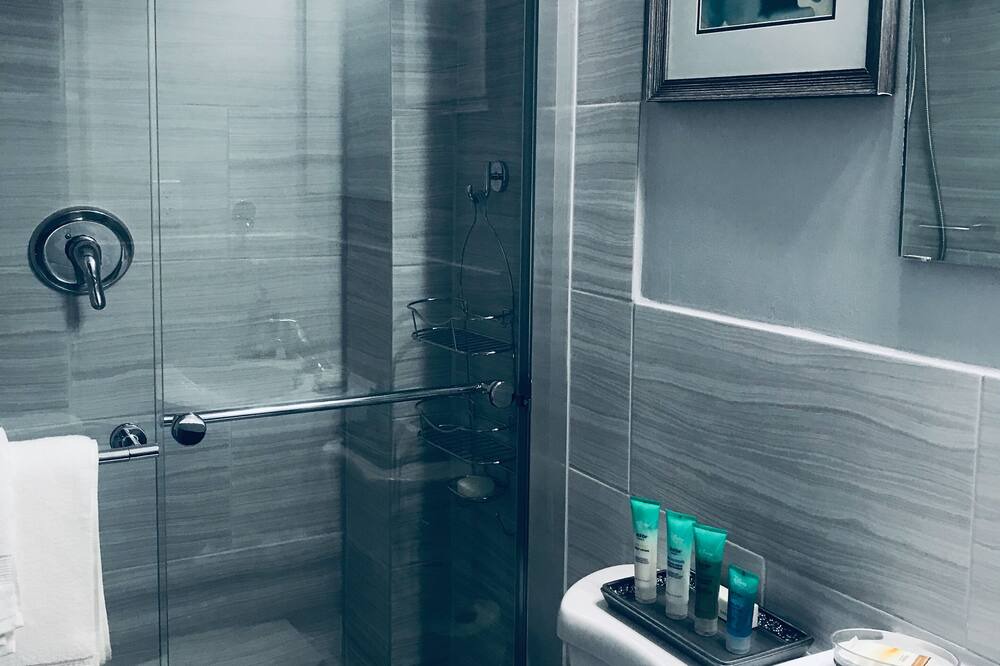 Photo of Bathroom in El Portal